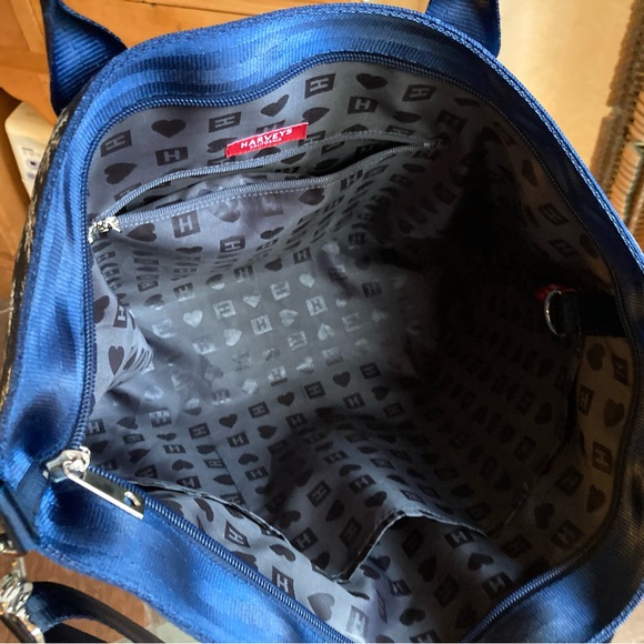 VEXC Harveys Snowflake Medium Streamline Tote with Charm.❄️ - Picture 2 of 4